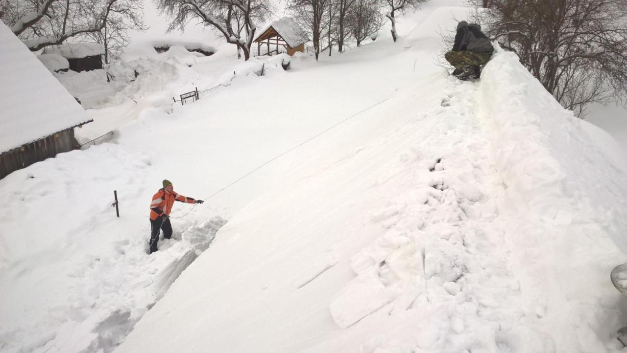 Turisticka Ubytovna Chalupa Runina 8 Buitenkant foto