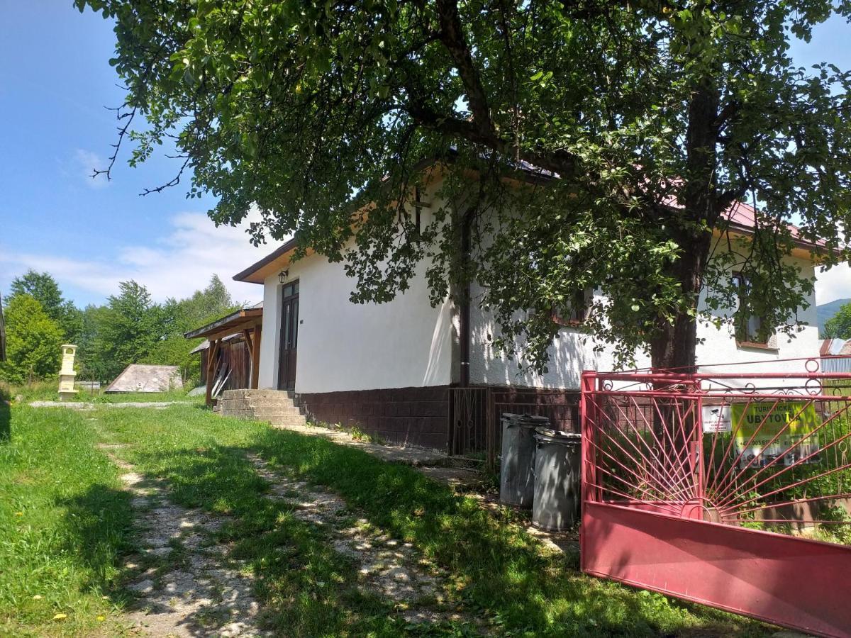 Turisticka Ubytovna Chalupa Runina 8 Buitenkant foto
