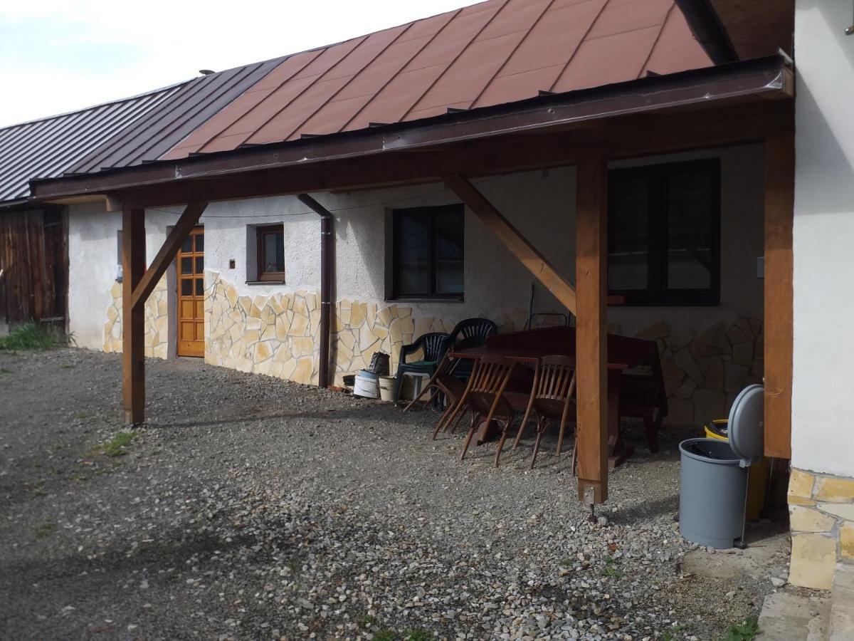 Turisticka Ubytovna Chalupa Runina 8 Buitenkant foto